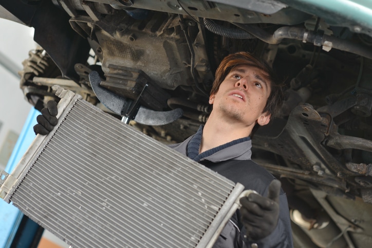 Anti fuites plus Holts est un moyen rapide et facile de réparer les fuites  du radiateur de votre voiture