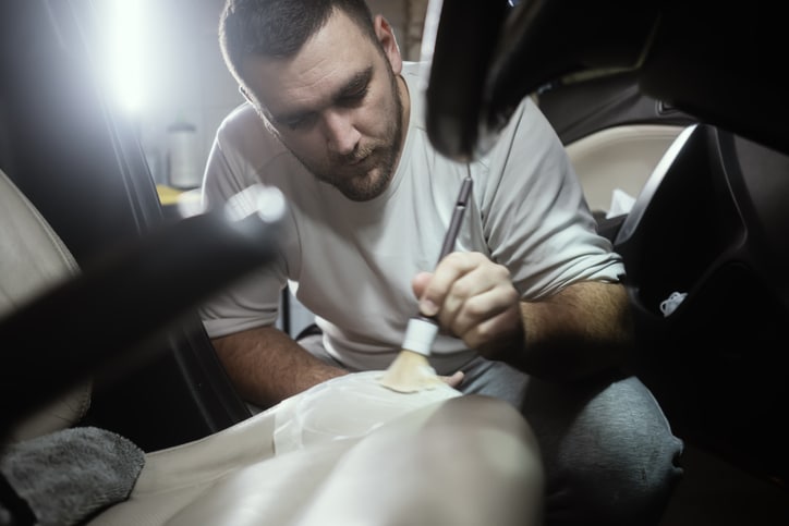 Comment entretenir l'intérieur en cuir d'une voiture