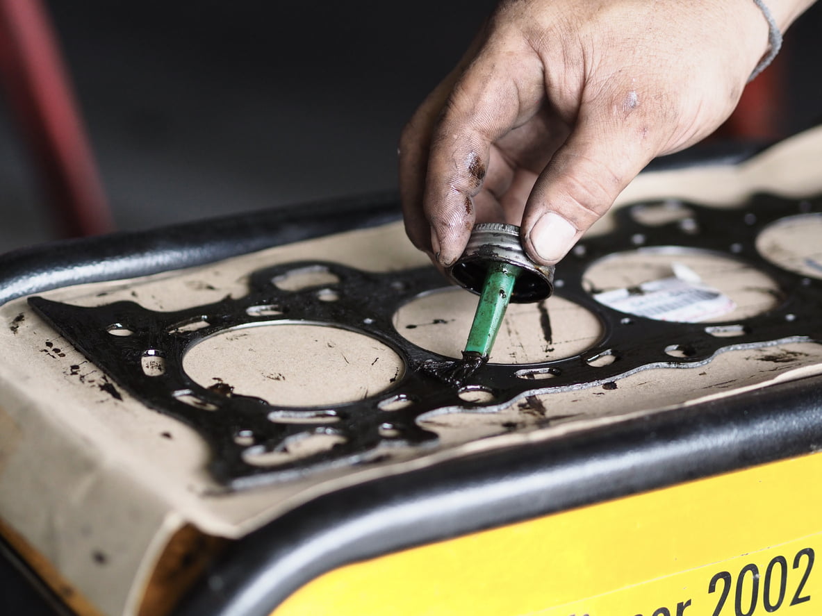 Repairing Cylinder head gasket in garage