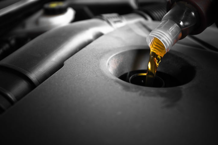 Changing engine oil