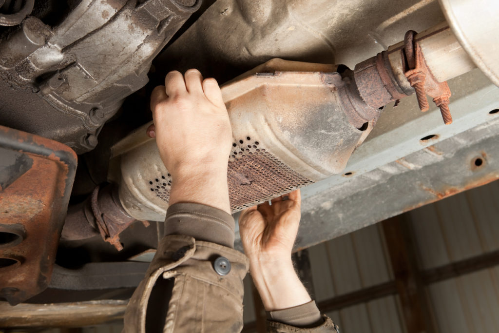 What are the Symptoms of a Clogged Catalytic Converter?