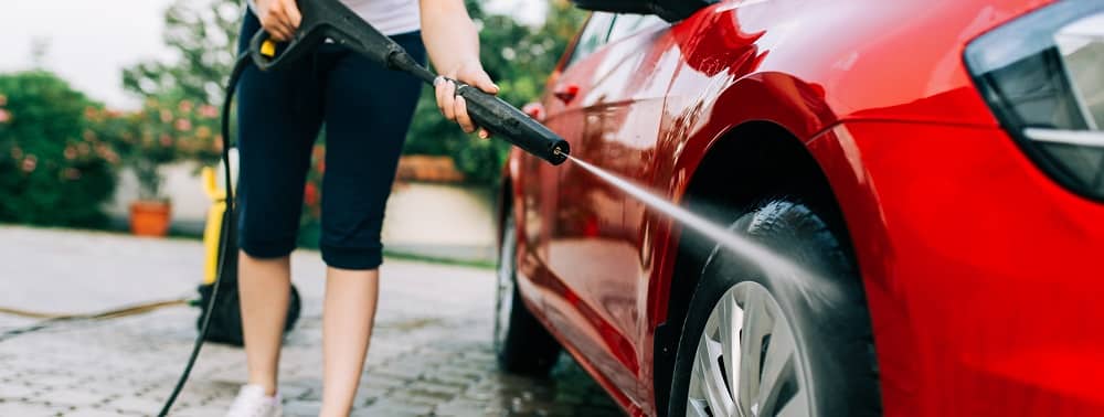 Nettoyer sa voiture au printemps : avantages et bienfaits