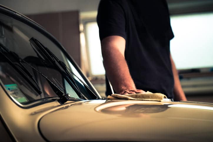 9 façons erronées de nettoyer votre voiture