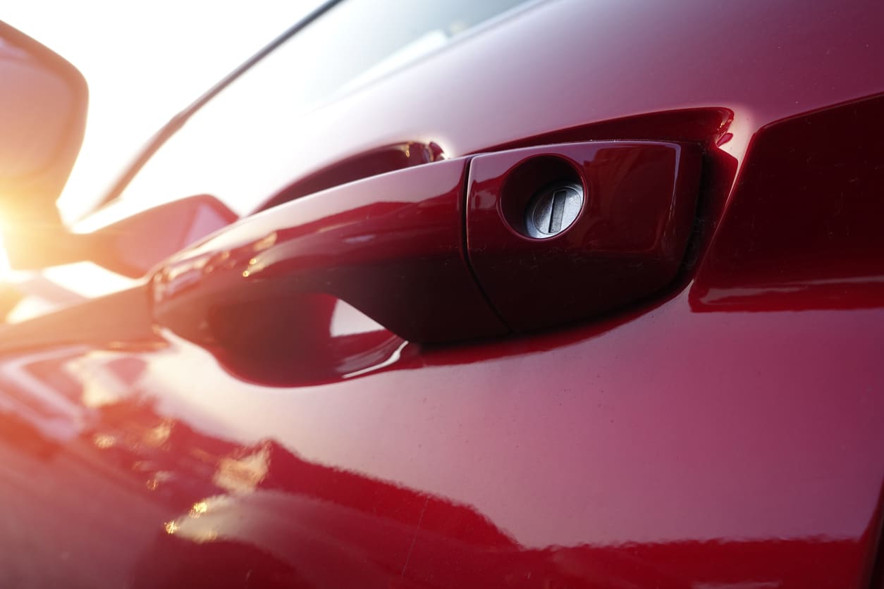 Conseils pour entretenir la peinture de votre voiture cet été
